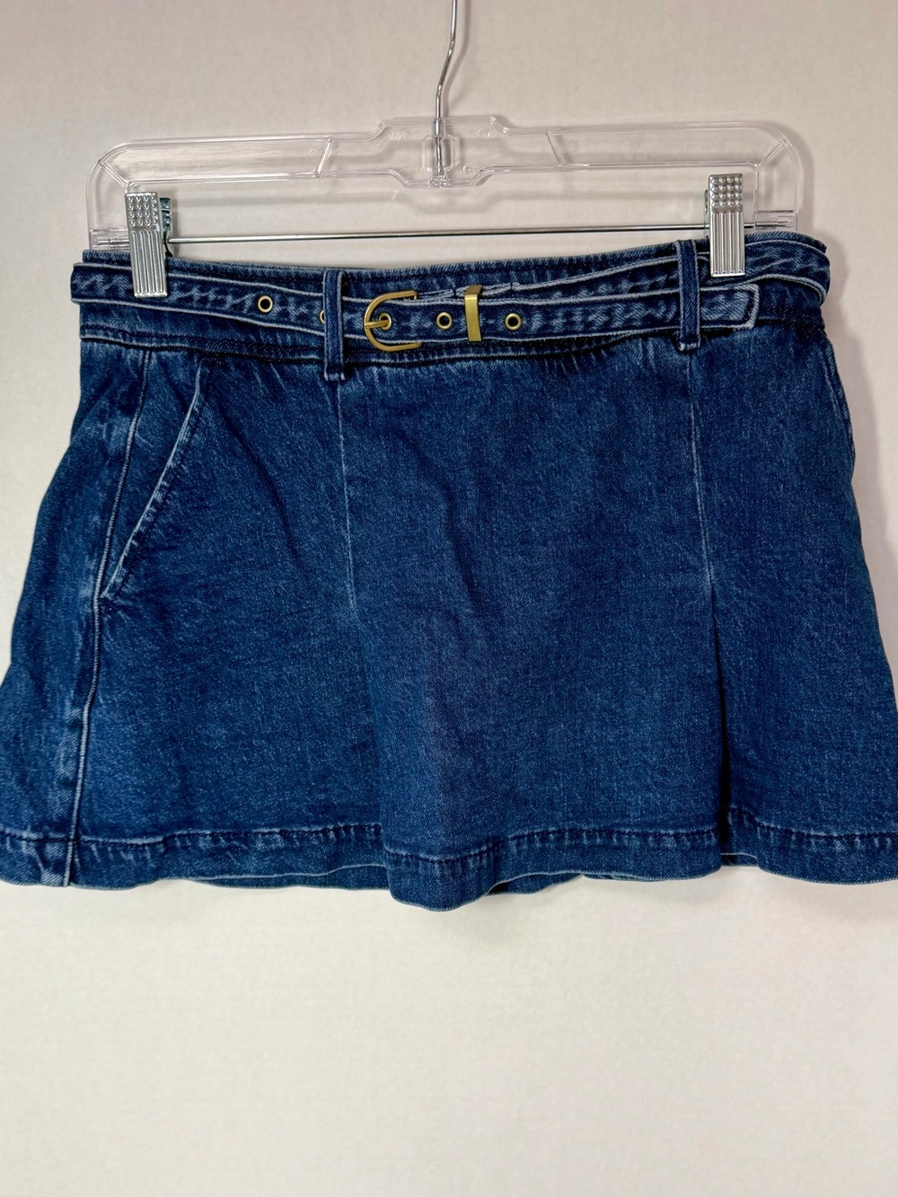 American Eagle Women’s Blue Denim Low Rise Mini Skort with Belt size 2